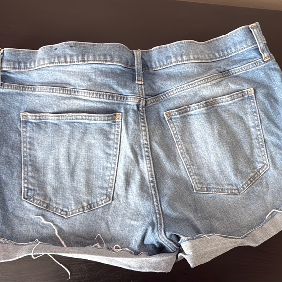 GAP Women's MidRise Rolled Cut-Off Jean Shorts - Sz 16 - Picture 3 of 6